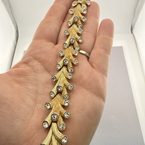 Vintage Crown Trifari Bracelet Gold Tone Clear Rhinestones Sculptural Statement - Picture 6 of 14